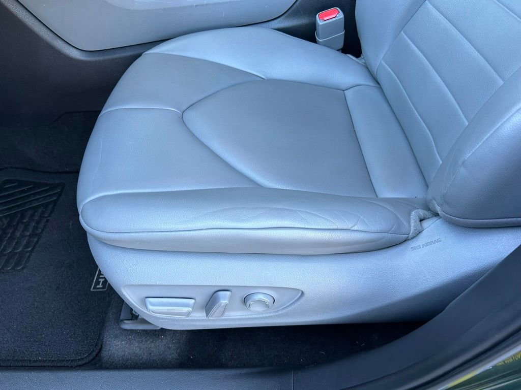 Used 2023 Toyota Highlander XLE FWD image 17
