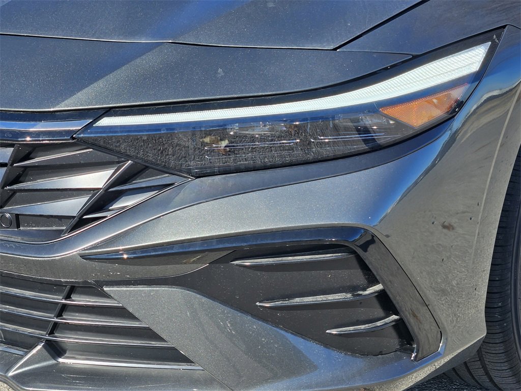 New 2025 Hyundai Elantra Limited image 10