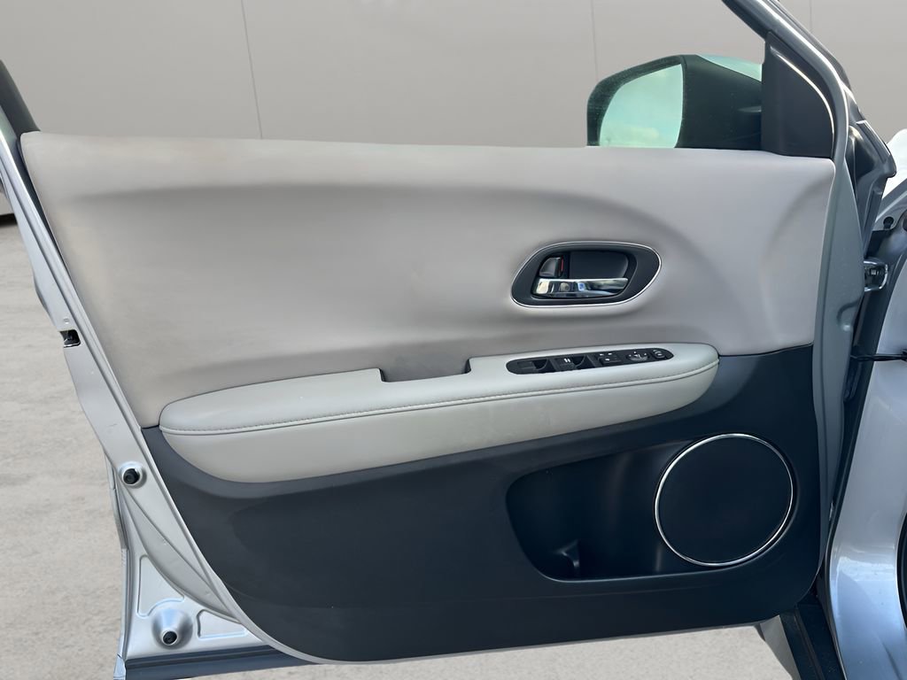 Used 2018 Honda HR-V EX image 9