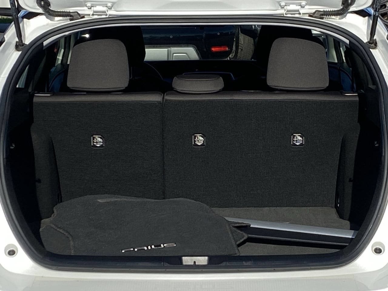 Used 2021 Toyota Prius LE w/ Carpet Mat Package (TMS) FWD image 13
