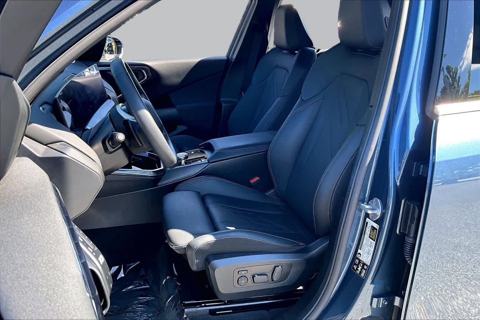 Used 2025 BMW X3 xDrive30i w/ Premium Package AWD/4WD image 8