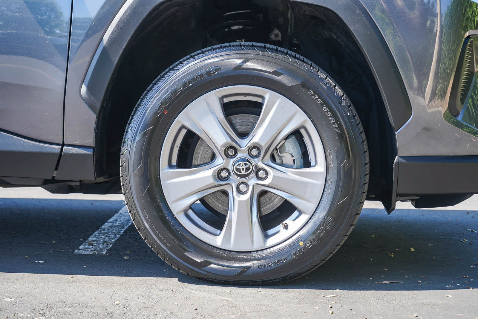 Used 2024 Toyota RAV4 XLE AWD/4WD image 9