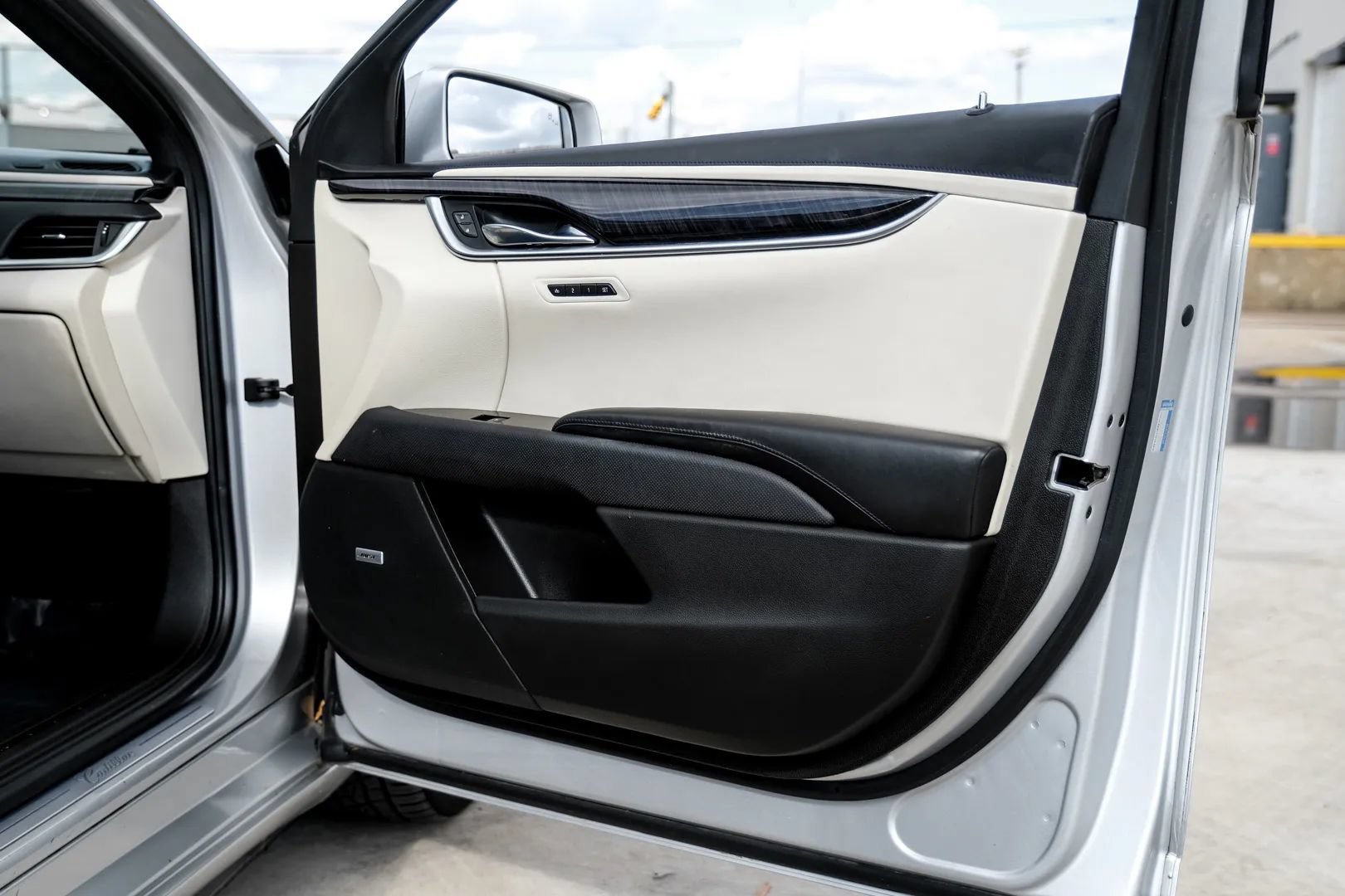 Used 2015 Cadillac XTS Platinum AWD/4WD image 34