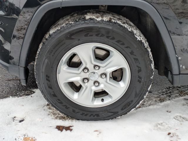 Certified 2017 Jeep Grand Cherokee Laredo image 30