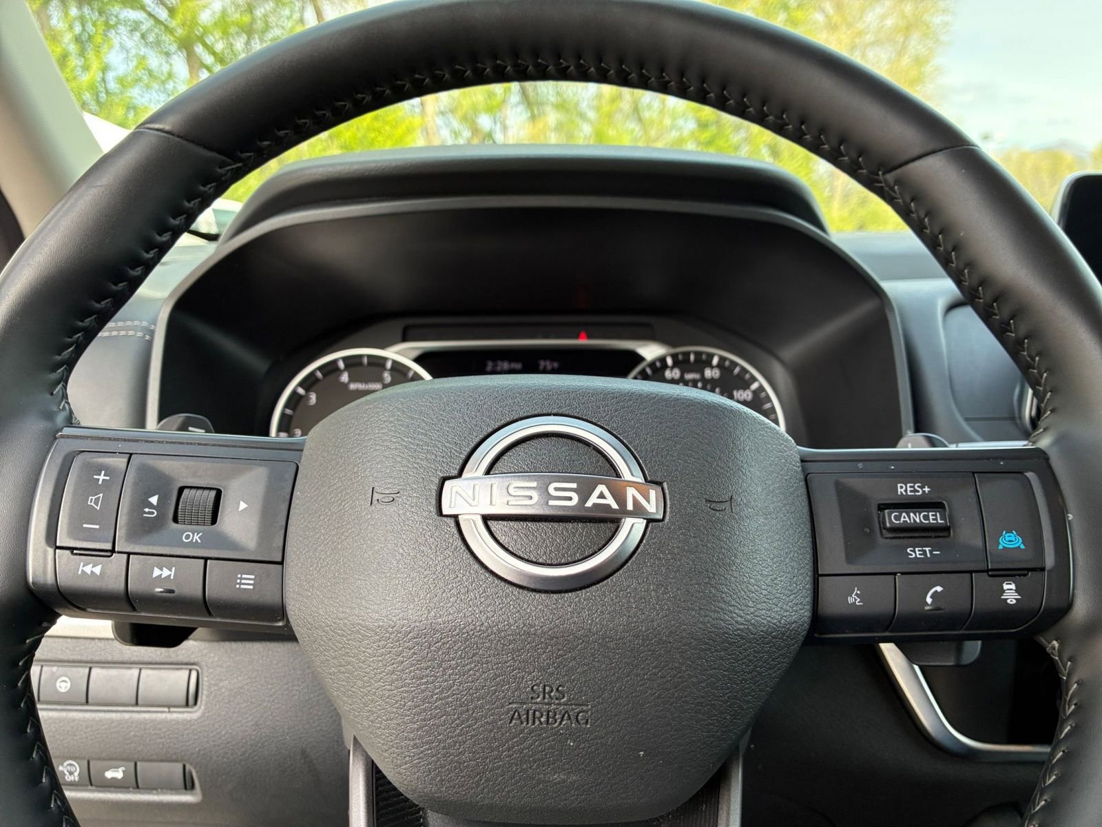 Used 2025 Nissan Rogue SV image 30