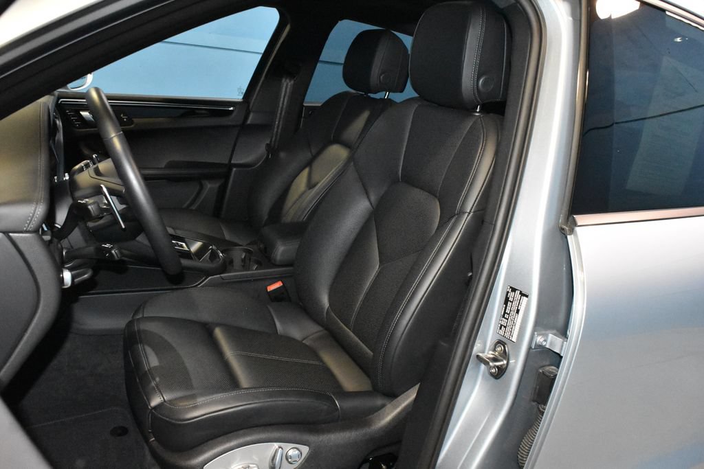 Certified 2026 Porsche Macan AWD/4WD image 5