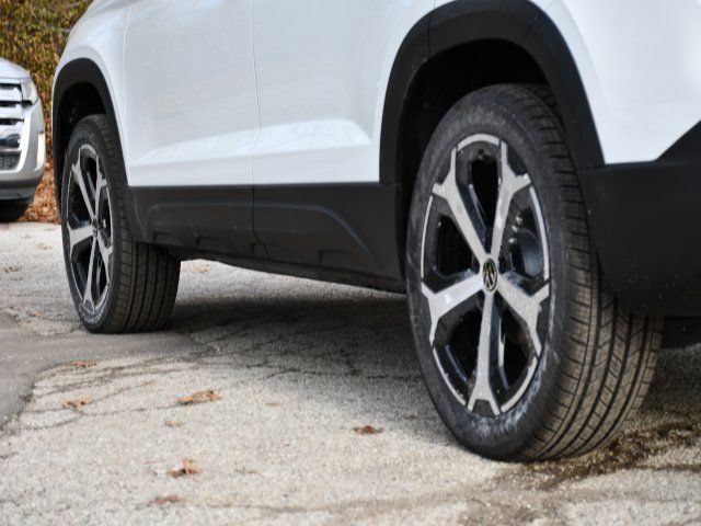 New 2026 Volkswagen Taos SEL AWD/4WD image 9