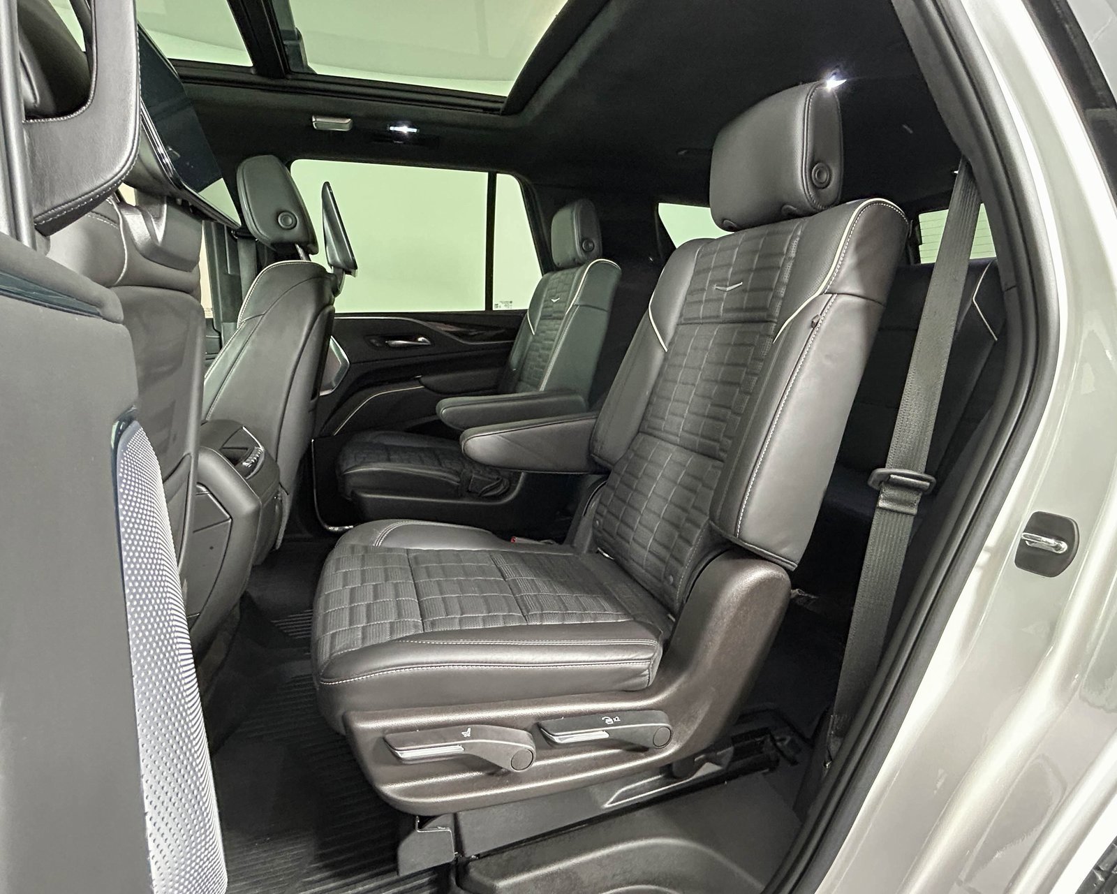 Used 2022 Cadillac Escalade Sport Platinum w/ LPO, Floor Liner Package image 21