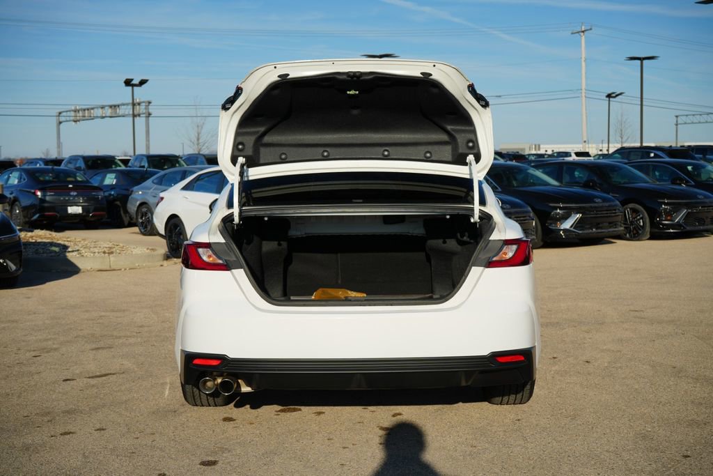 Used 2025 Toyota Camry SE w/ Convenience Package image 10