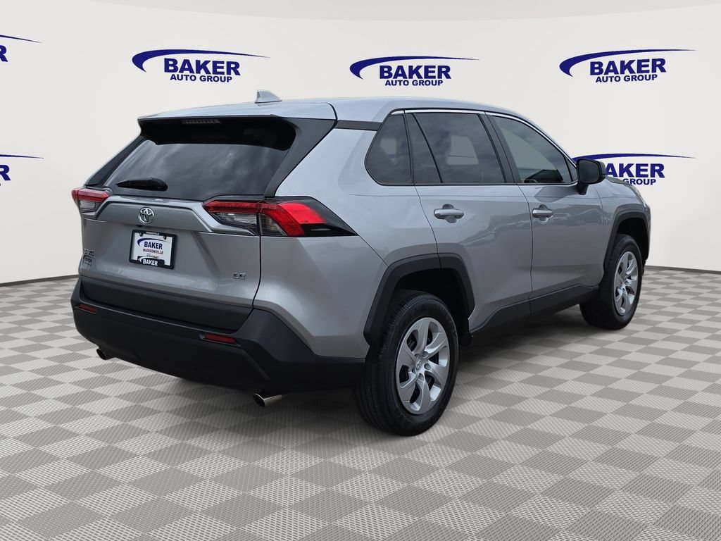 Used 2023 Toyota RAV4 LE FWD image 5