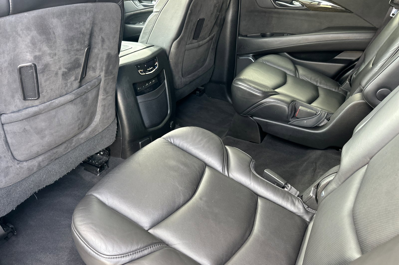Used 2017 Cadillac Escalade Platinum image 12