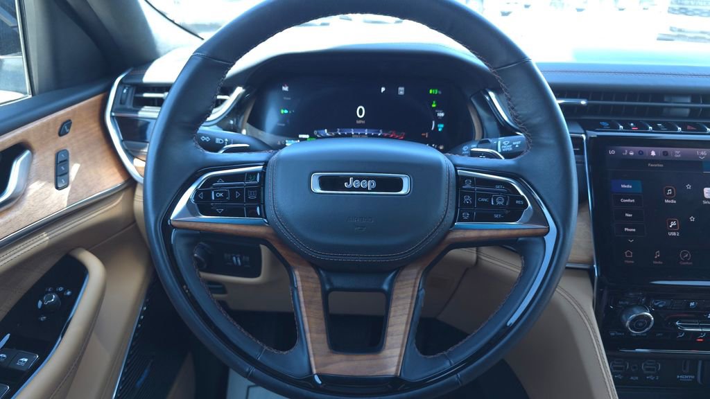 Used 2023 Jeep Grand Cherokee Summit AWD/4WD image 28