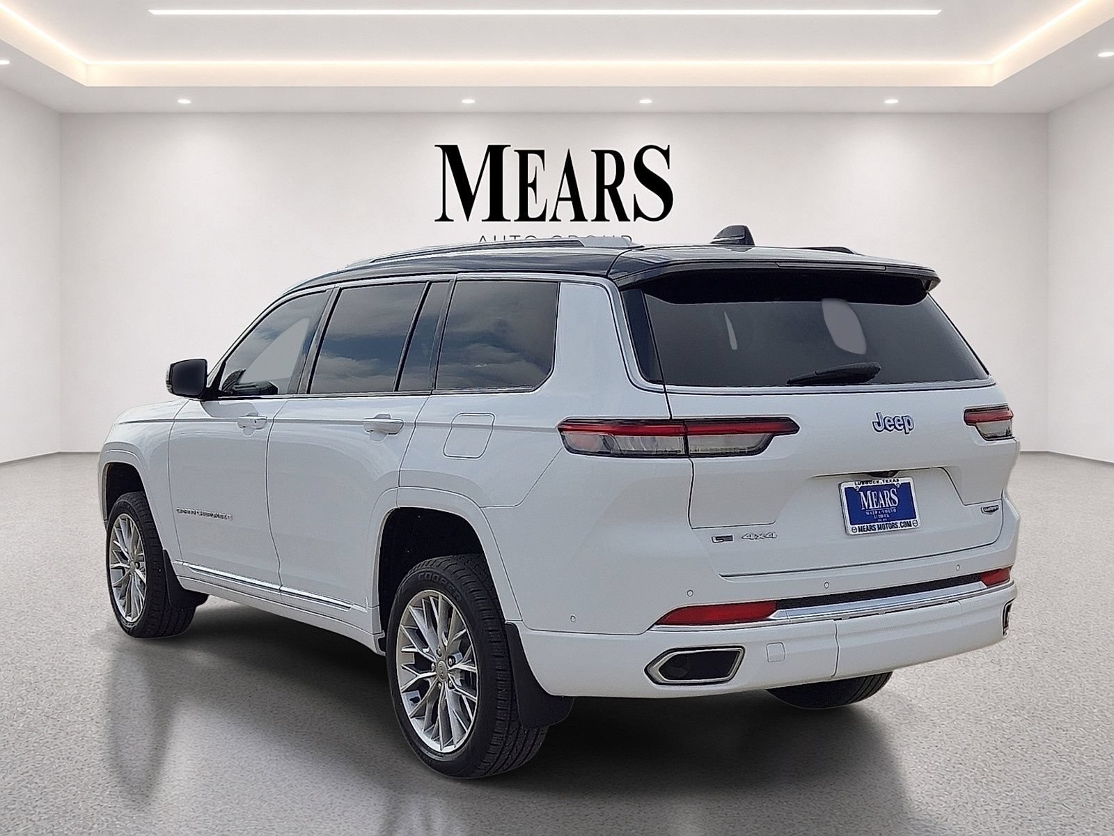 Used 2023 Jeep Grand Cherokee L Summit w/ MOPAR Finishing Package AWD/4WD image 3
