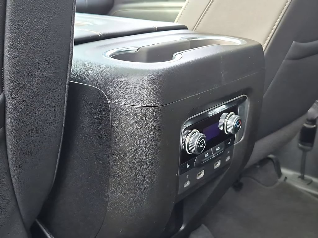 Used 2022 GMC Yukon SLT w/ SLT Premium Package AWD/4WD image 22