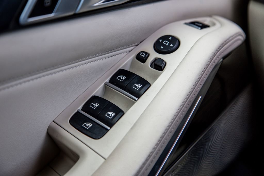 Used 2020 BMW X5 M50i image 19