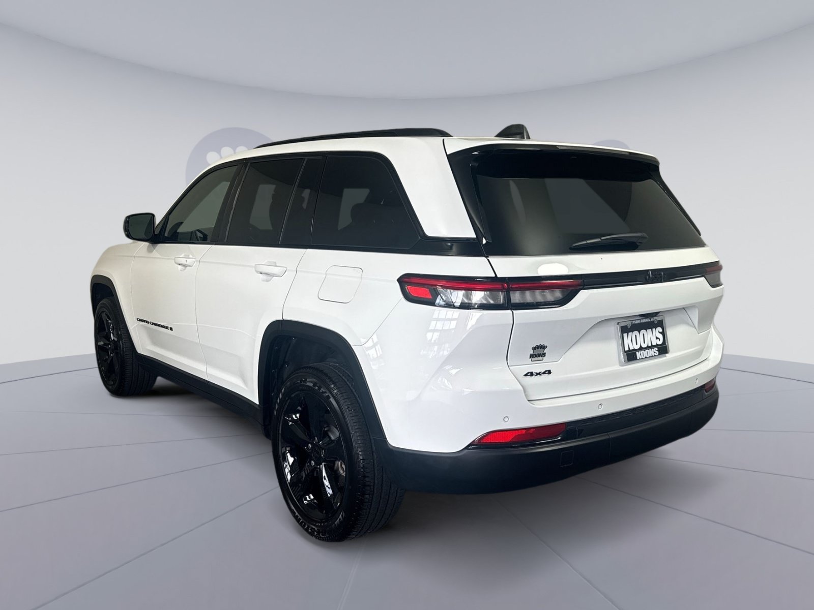 Used 2025 Jeep Grand Cherokee Altitude AWD/4WD image 4