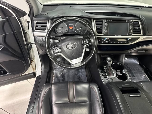 Used 2019 Toyota Highlander SE AWD/4WD image 18