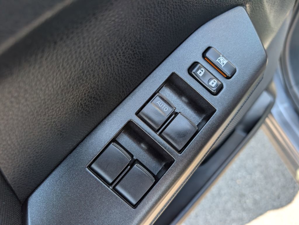 Used 2018 Toyota RAV4 LE AWD/4WD image 15