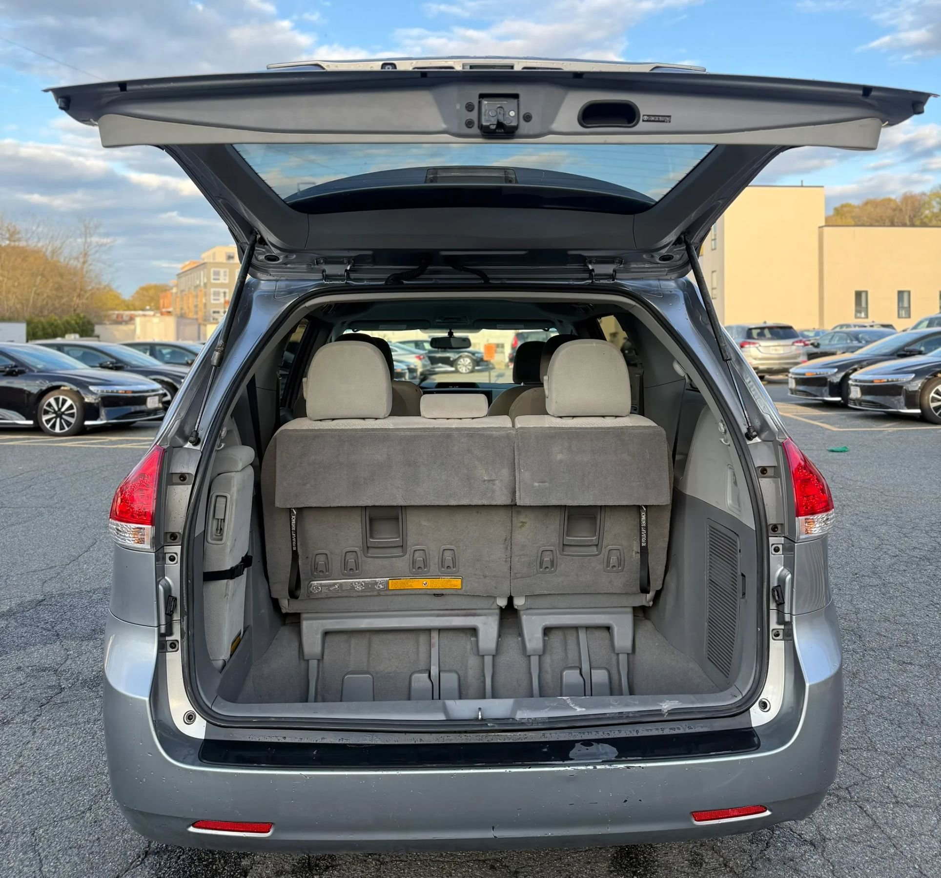 Used 2011 Toyota Sienna LE w/ Towing Pkg FWD image 12