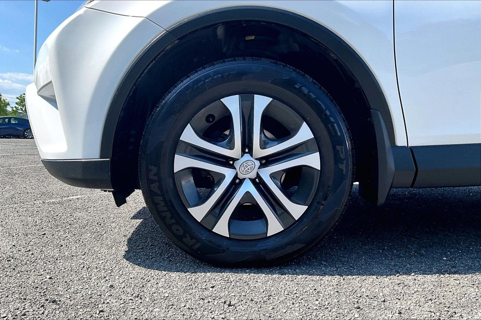Used 2016 Toyota RAV4 LE AWD/4WD image 9
