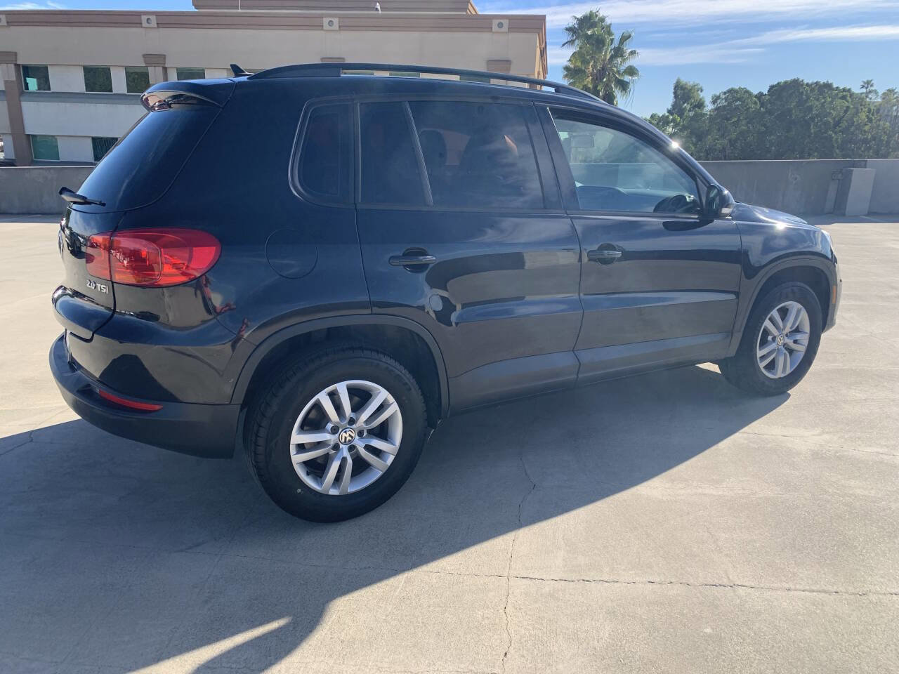 Used 2015 Volkswagen Tiguan S image 6