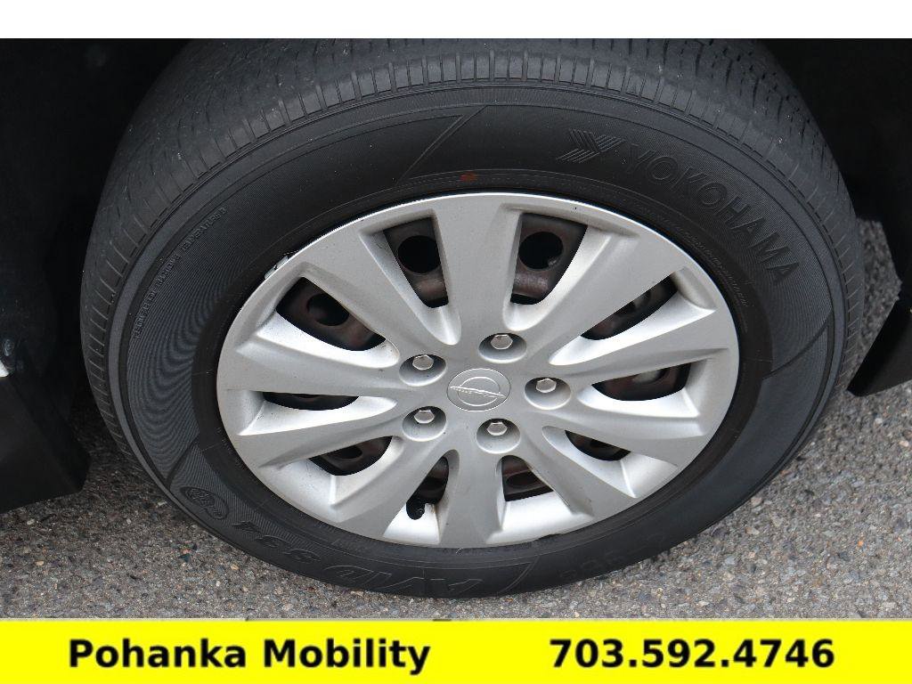 Used 2020 Chrysler Voyager L image 36