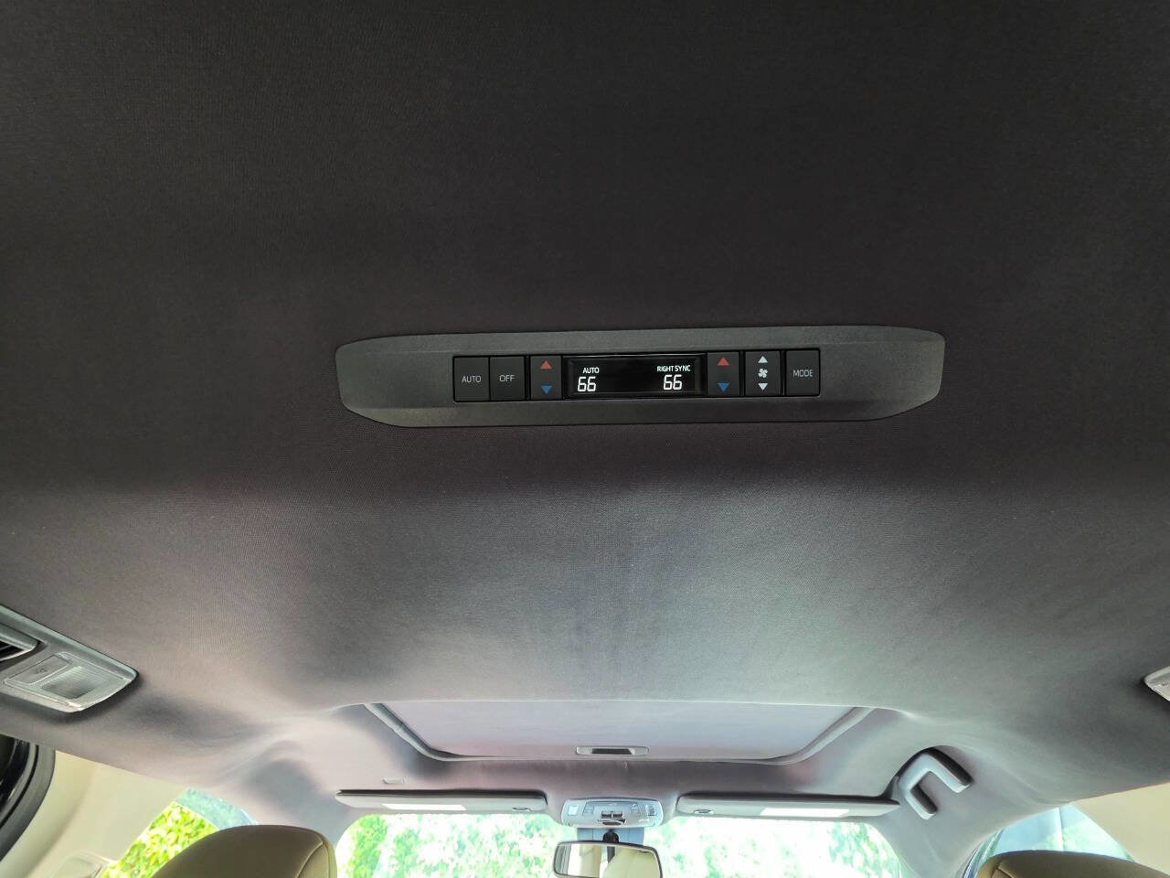 Used 2021 Toyota Sienna XLE FWD image 31