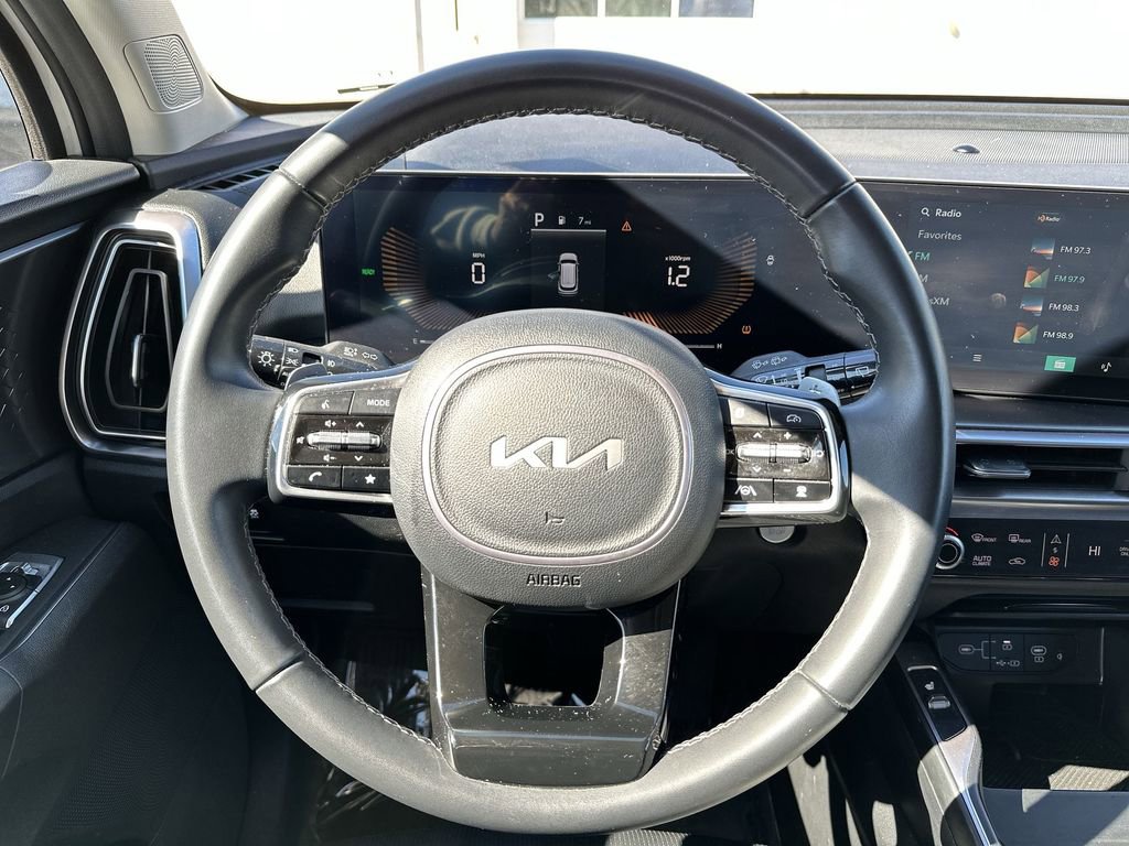 Used 2025 Kia Sorento EX image 11