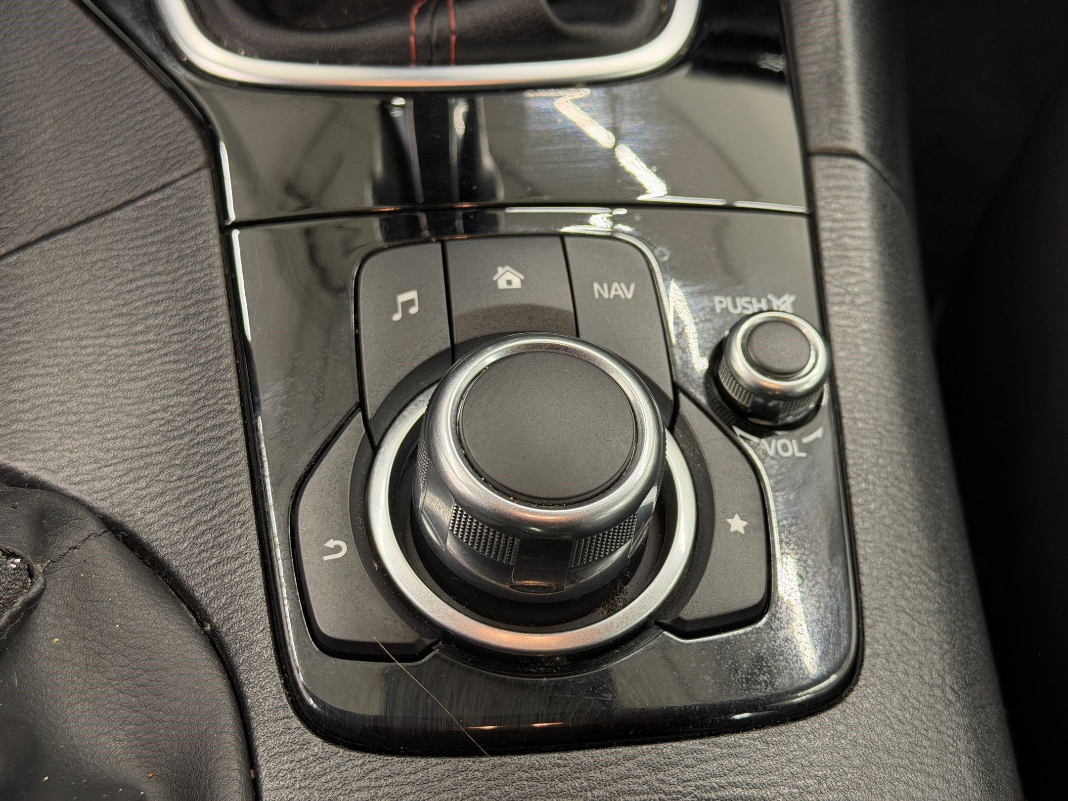 Used 2015 MAZDA MAZDA3 i Grand Touring image 25