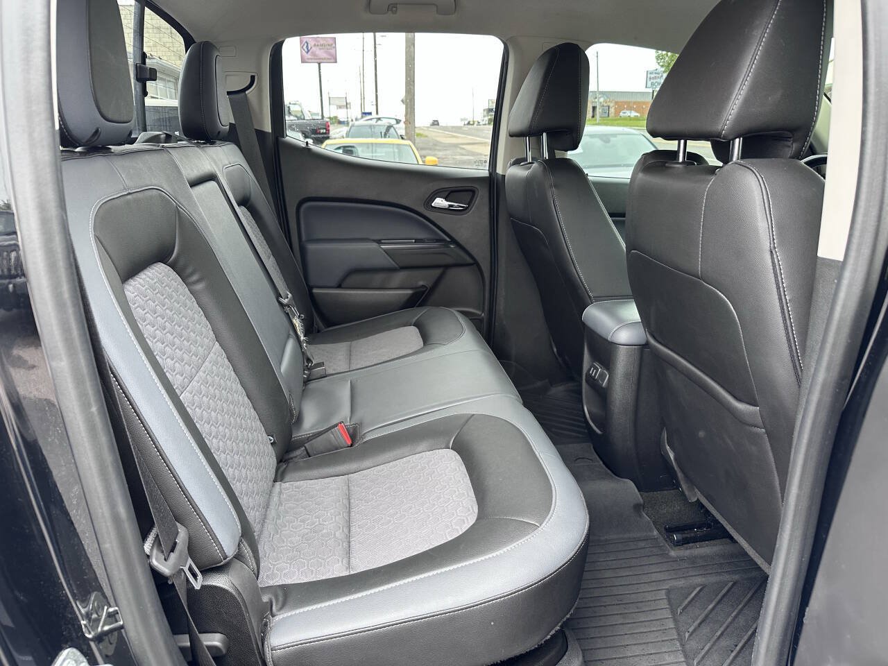 Used 2017 Chevrolet Colorado Z71 AWD/4WD image 12