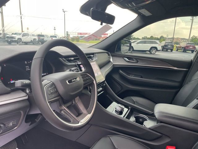 New 2025 Jeep Grand Cherokee Limited image 6