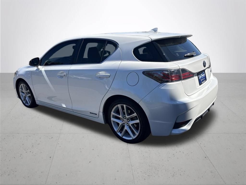 Used 2015 Lexus CT 200h w/ Navigation Package FWD image 6