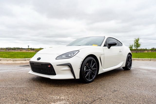 Used 2024 Toyota GR86 Premium RWD image 3