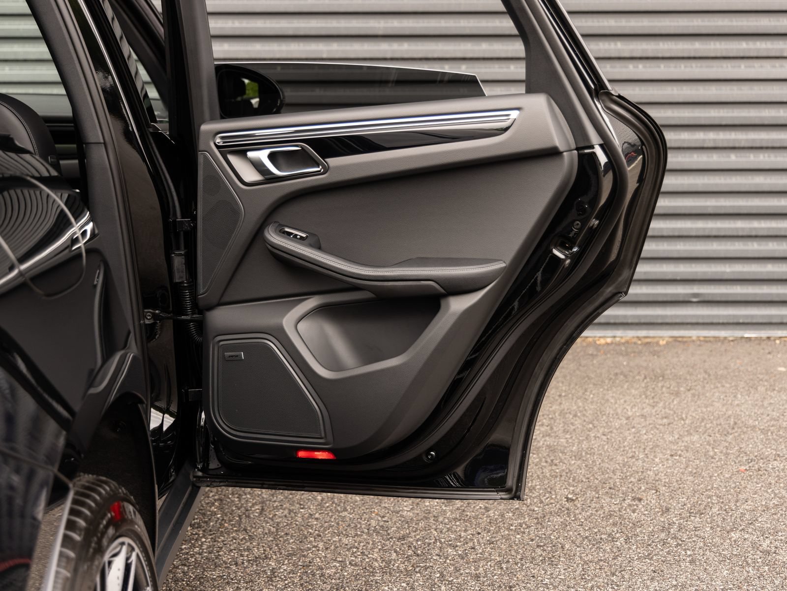 Certified 2026 Porsche Macan AWD/4WD image 29