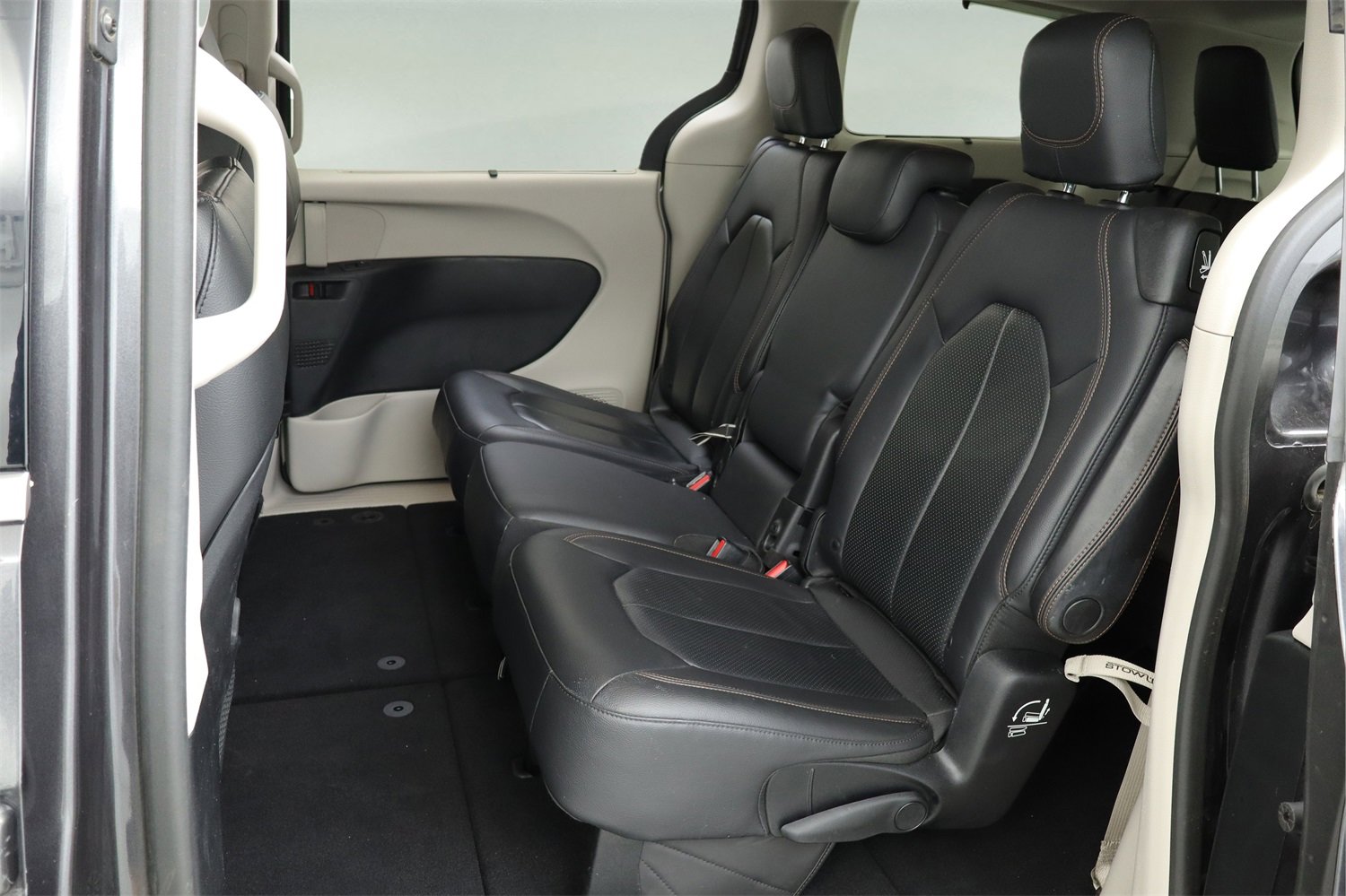 Used 2019 Chrysler Pacifica Touring-L image 23