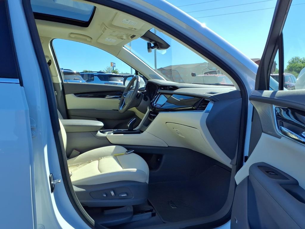 Used 2023 Cadillac XT6 Premium Luxury w/ LPO, Floor Liner Package AWD/4WD image 27