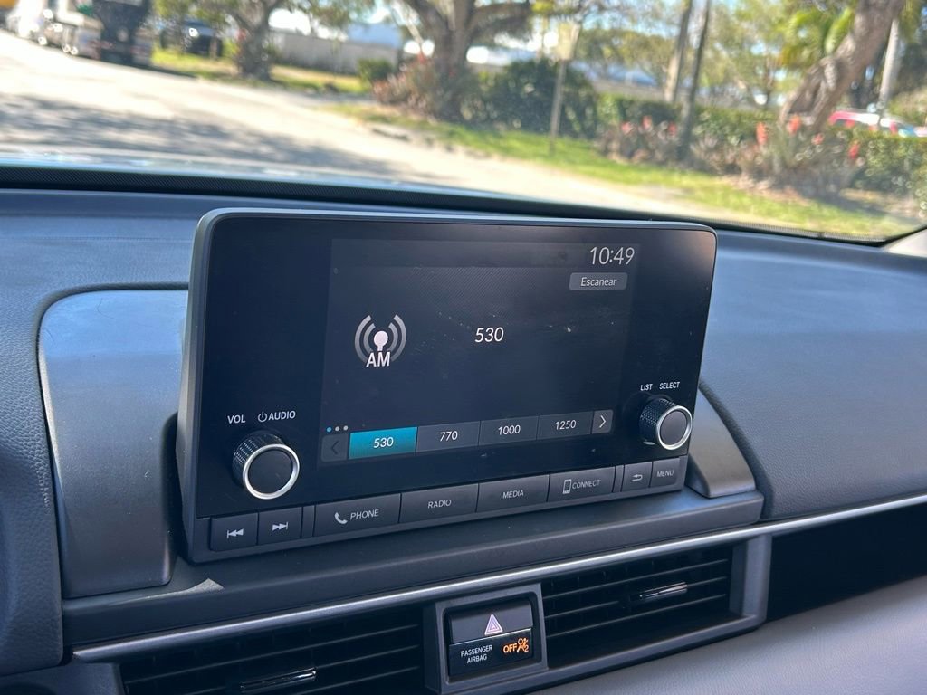 Used 2023 Honda Pilot LX image 19