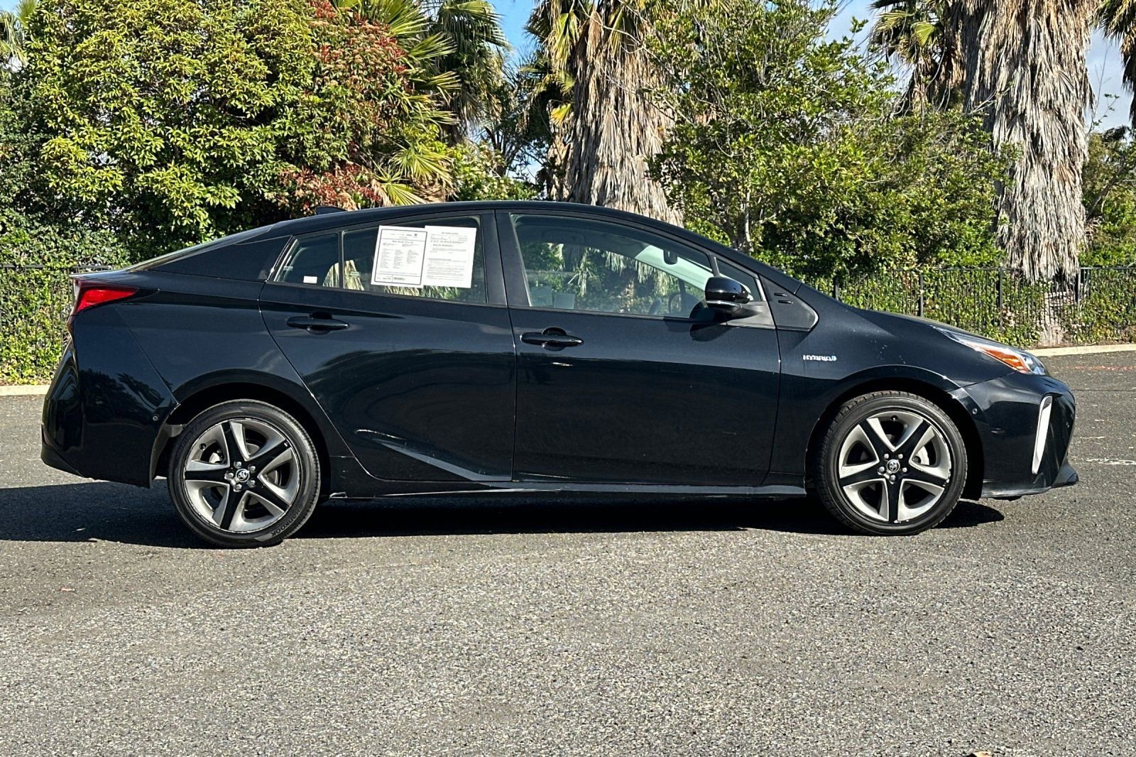 Used 2022 Toyota Prius XLE image 2