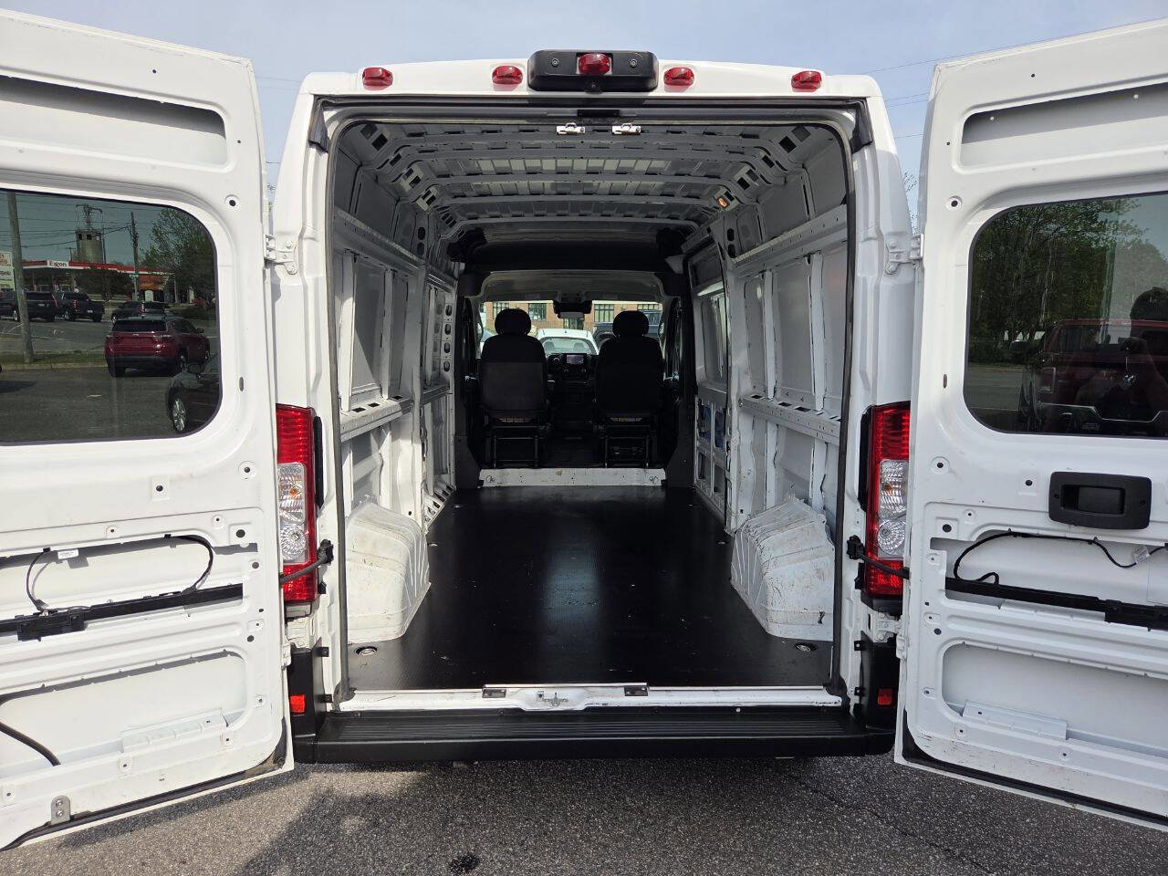 Used 2023 RAM ProMaster 2500 FWD image 13