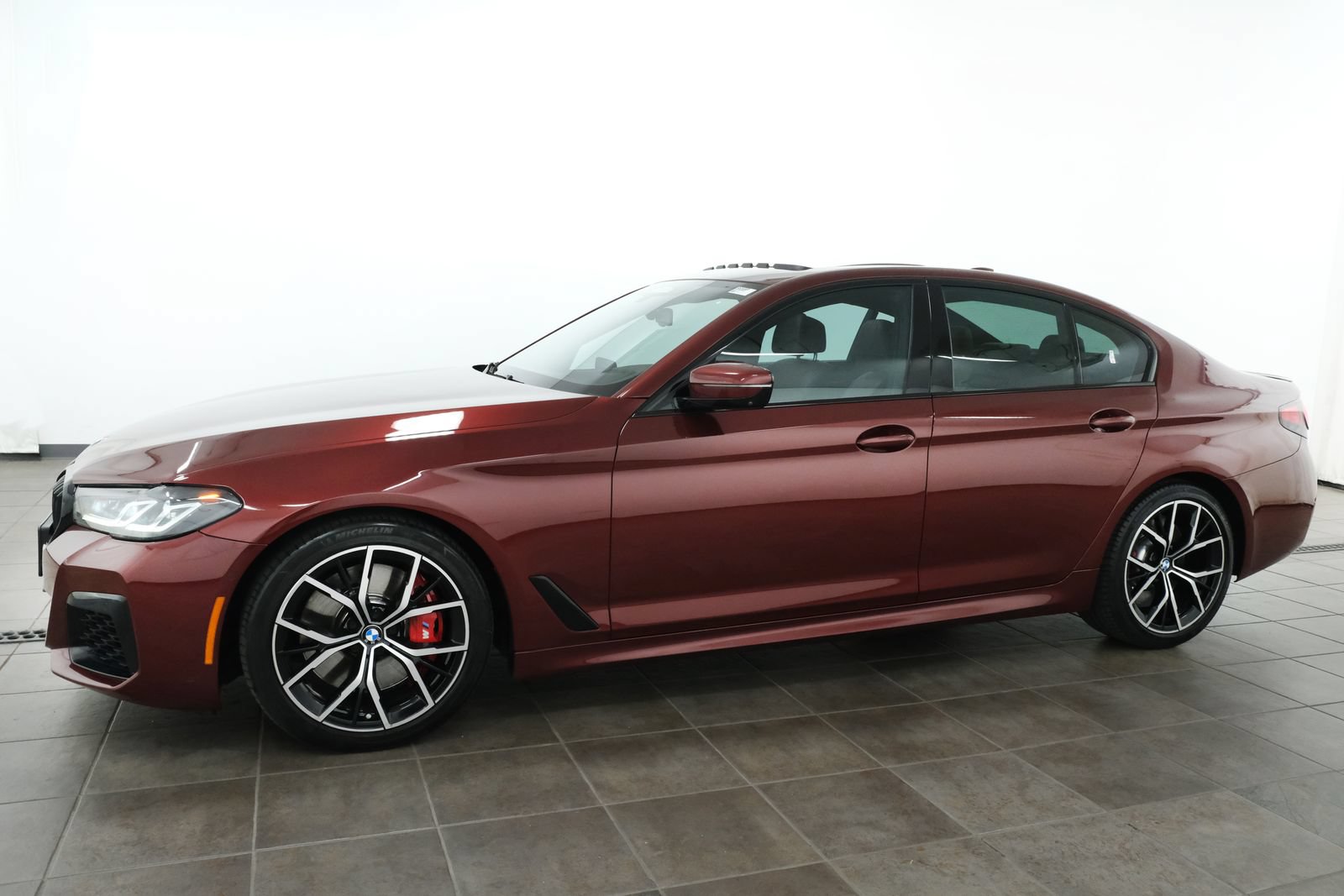 Used 2022 BMW M550i xDrive w/ Executive Package AWD/4WD image 2