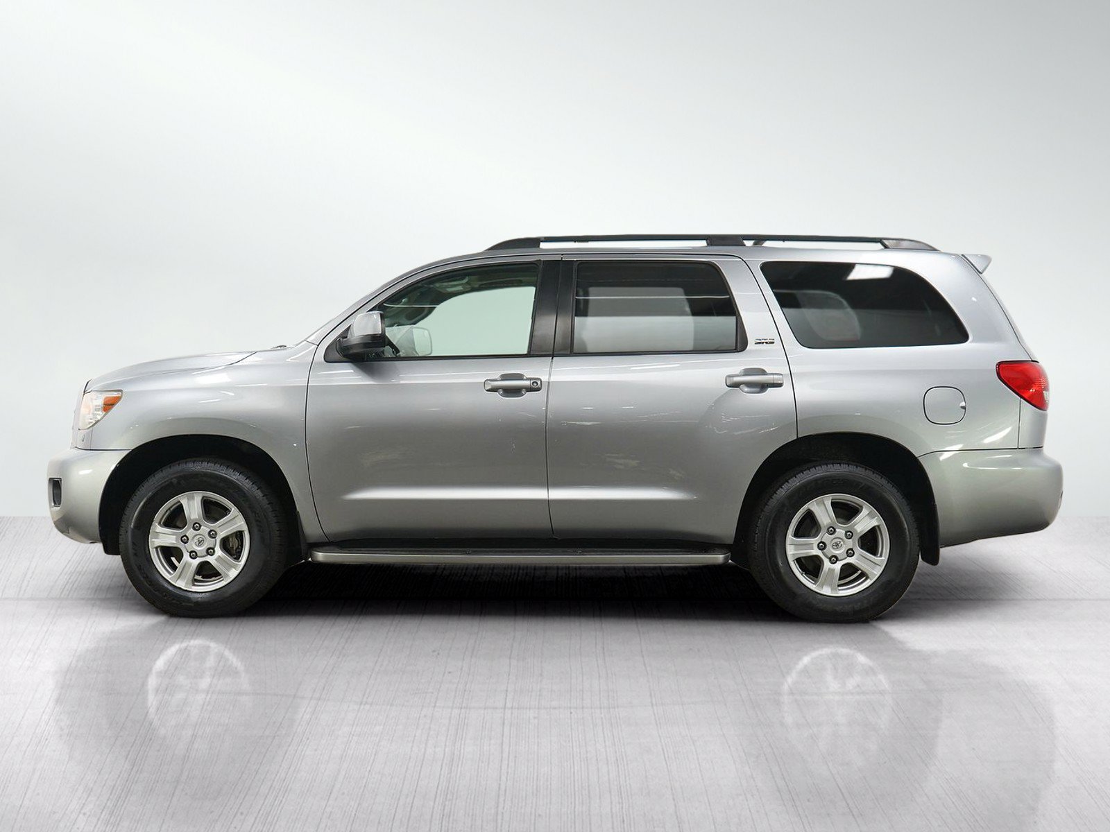 Used 2010 Toyota Sequoia SR5 AWD/4WD image 3