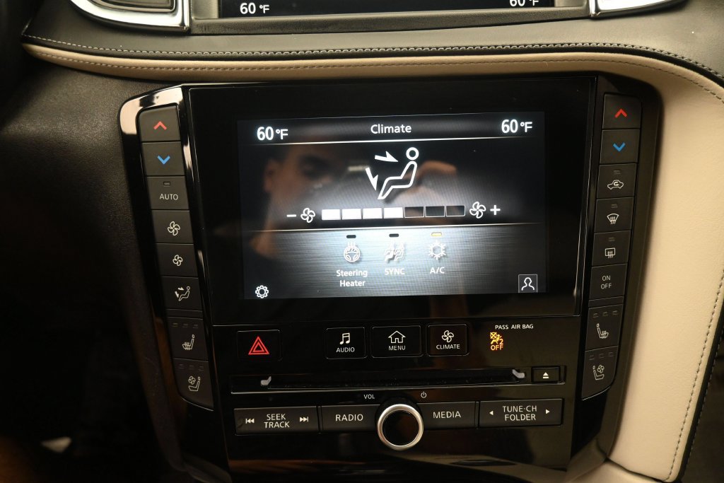 Used 2025 INFINITI QX55 Essential AWD/4WD image 16
