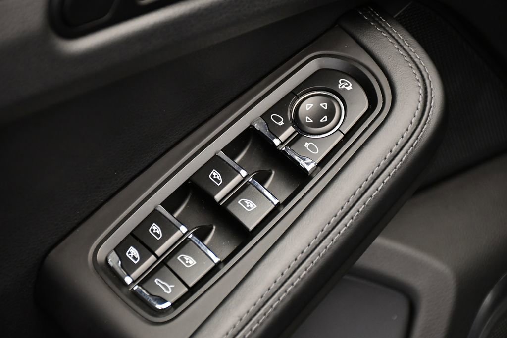 Certified 2024 Porsche Macan GTS image 38