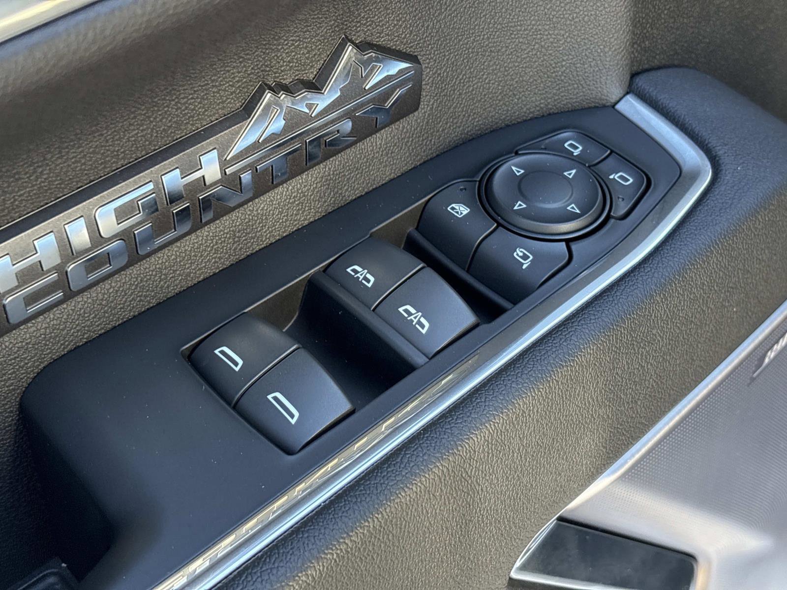 Used 2023 Chevrolet Silverado 1500 High Country w/ Technology Package image 15