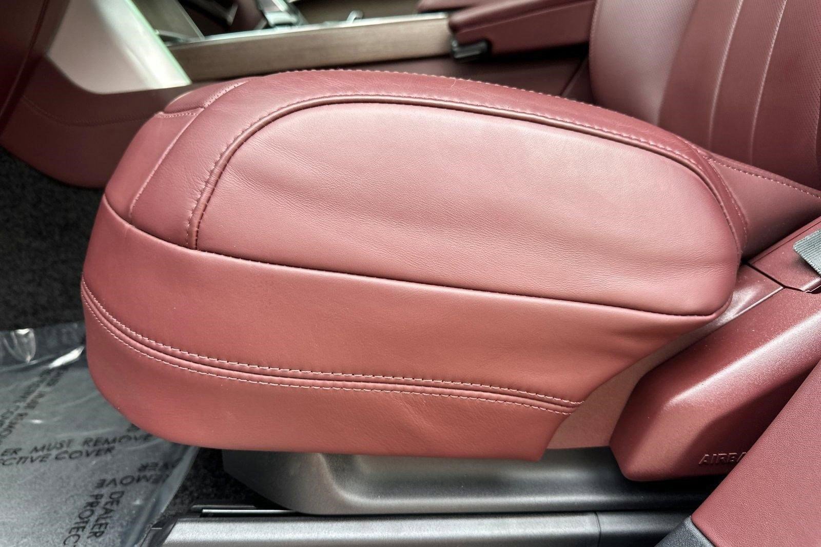 Used 2025 Land Rover Range Rover Long Wheelbase Autobiography image 13