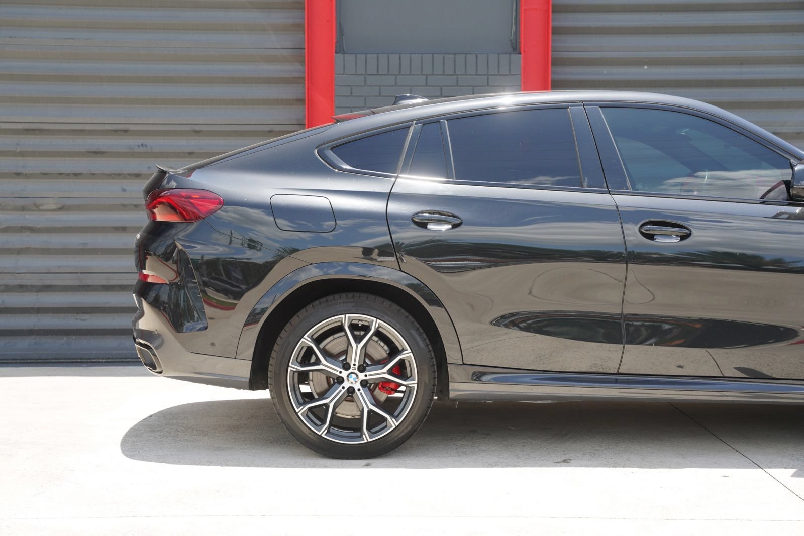 Used 2021 BMW X6 sDrive40i w/ M Sport Package RWD image 4