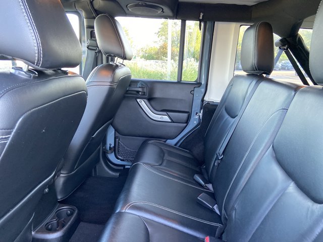 Used 2014 Jeep Wrangler Unlimited Rubicon w/ Connectivity Group AWD/4WD image 17
