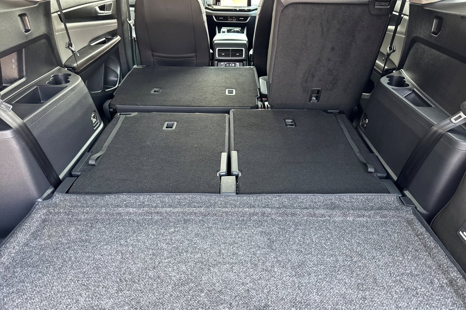 New 2025 Volkswagen Atlas Peak Edition SE image 14