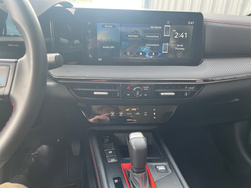 Certified 2025 Nissan Kicks SR w/ Illumination Package image 21