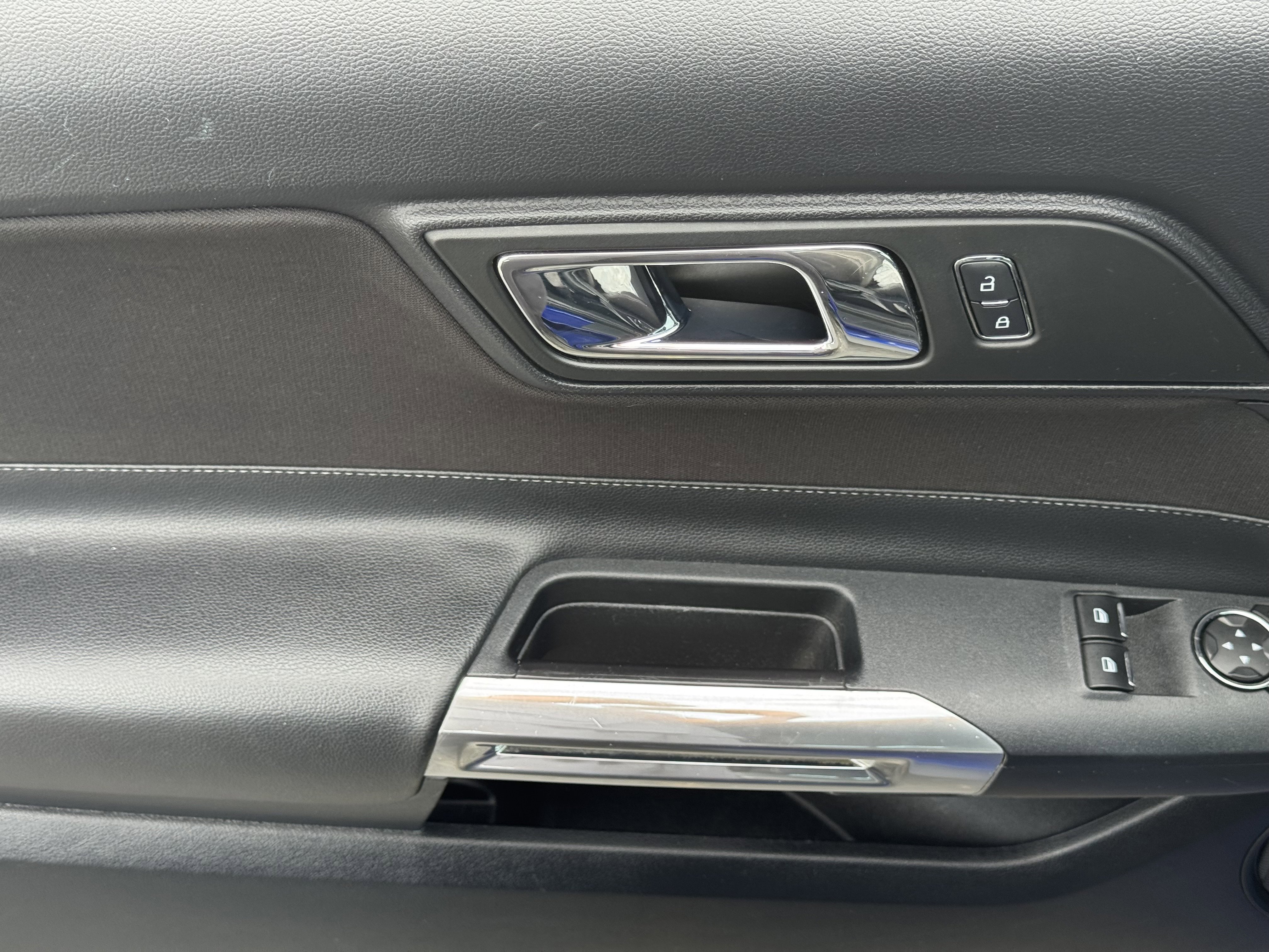 Used 2015 Ford Mustang GT RWD image 13